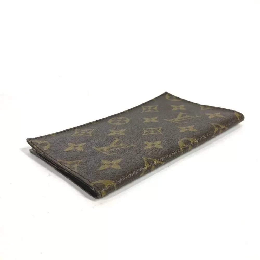 Louis Vuitton outside minor